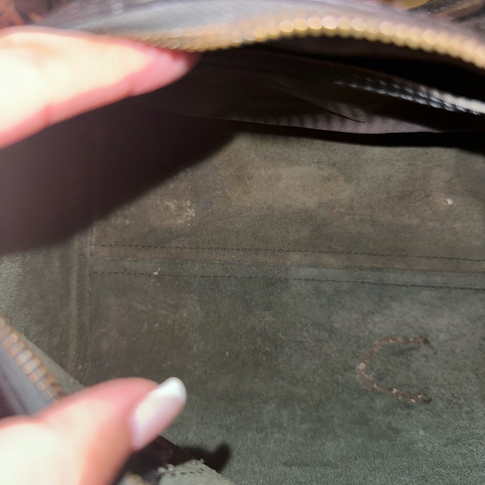 Louis Vuitton Black Epi speedy 25 - Picture 8 of 11